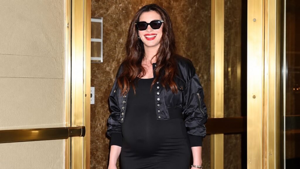 Anne Hathaway Pregnant